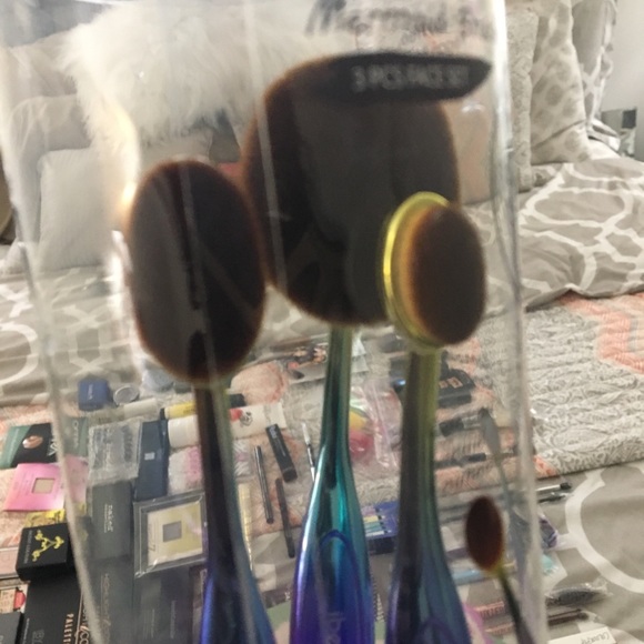 Beauty Mystery Box - Picture 3 of 7